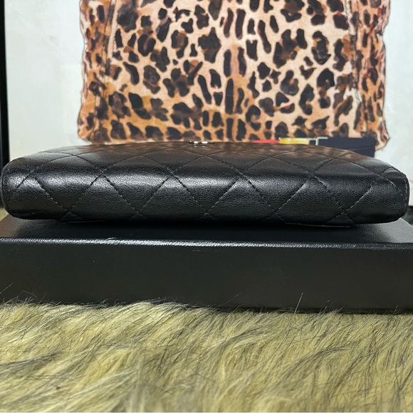 Authentic  Chanel Bifold wallet - Picture 13 of 16
